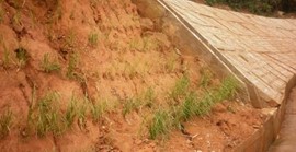 Ổn định của mái dốc theo phương pháp MTGĐ và LTĐH-Dẻo