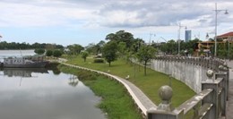 Huế: Làm điểm đỗ xe “xanh” bên sông Hương