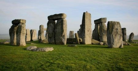 Vòng tròn đá Stonehenge có thể được xây dựng nhờ mỡ động vật!?
