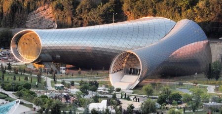 Trung tâm hòa nhạc và triển lãm tại Tbilisi, Georgia