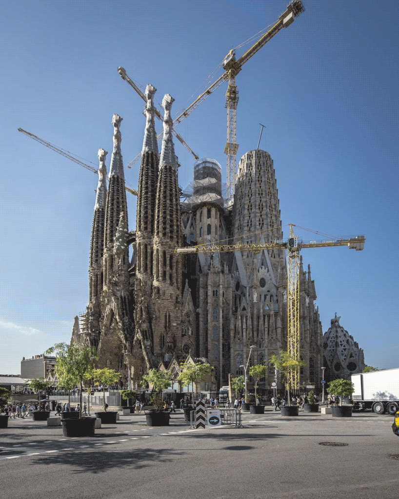 gaudi''s unfinished sagrada familia gets building permit after 137 years designboom