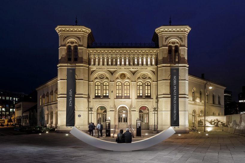 snÃ¸hetta designs the ''peace bench'' as a symbol of diplomacy and dialogue at UN headquarters designboom