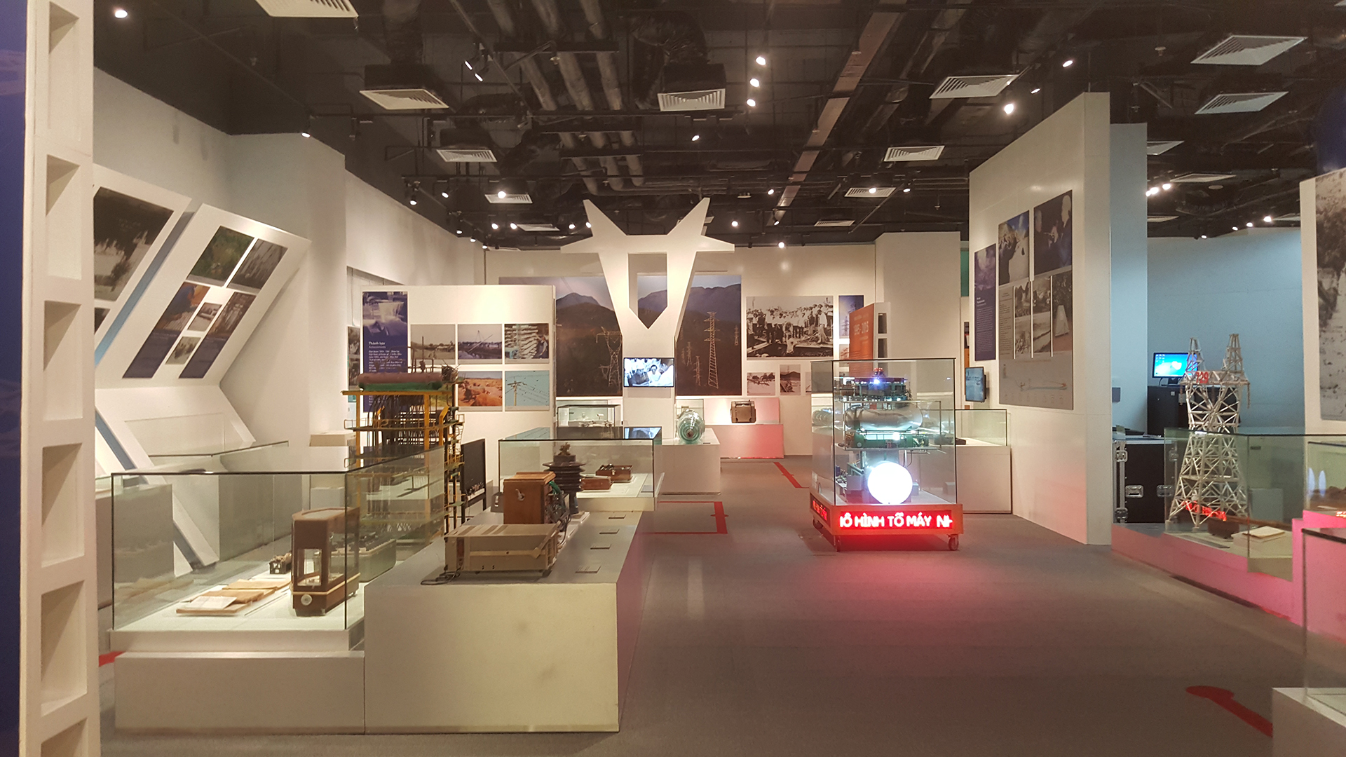 Phòng truyền thống EVN - Nội thất trưng bày